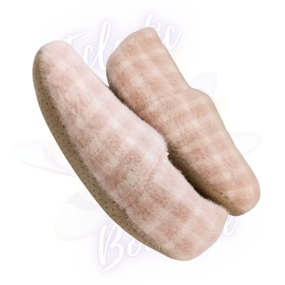 Women's Fuzzy Warm and Cozy Soft Plaid Slippers. 9" heel to toe inside - Picture 3 of 12